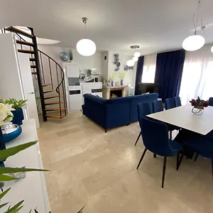 https://spacious-and-stylish-penthouse-in-mijas.1costadelsol.com