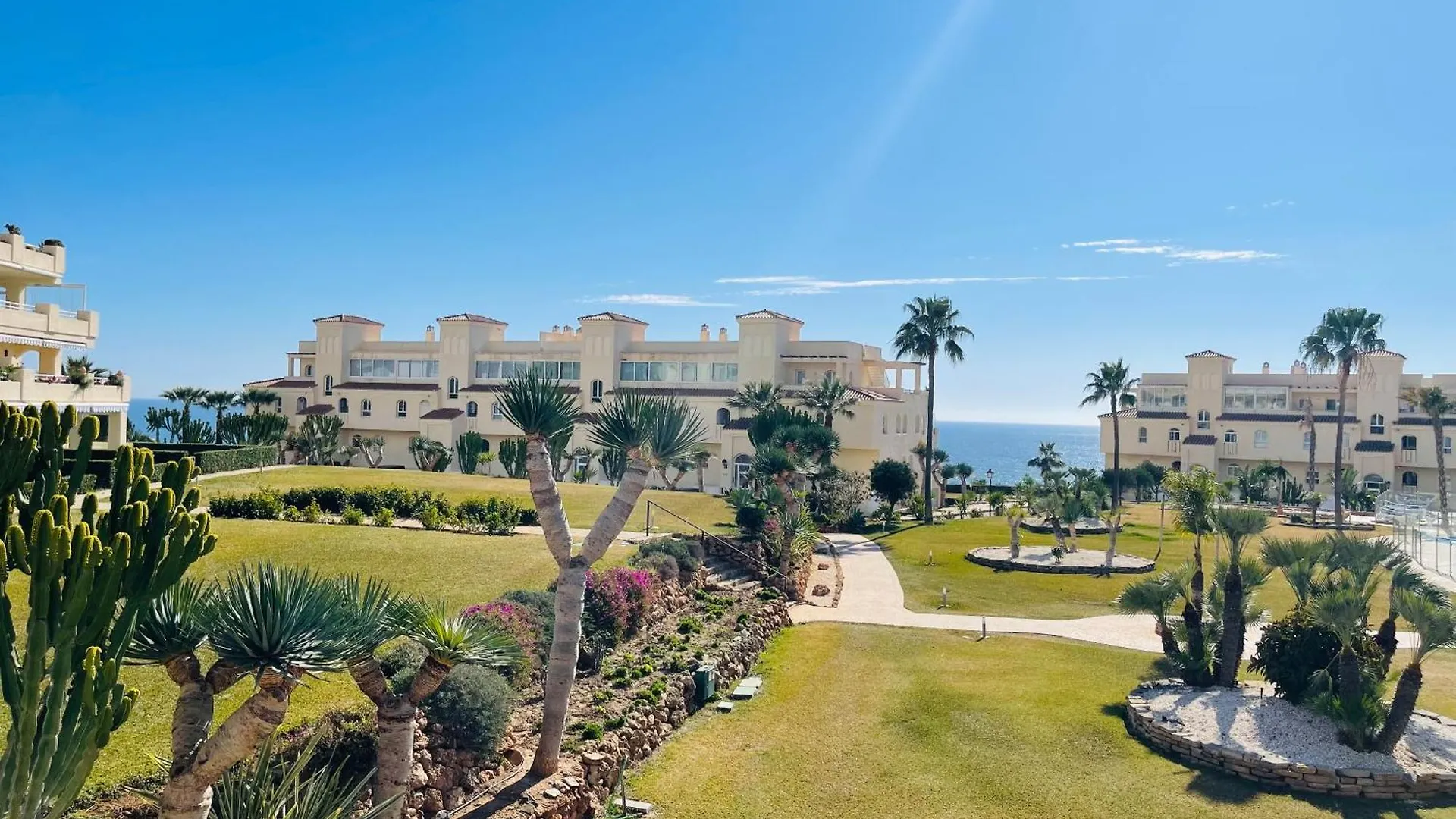 La Cala Gorgeous 2 Bedroom Apartment With Stunning Gardens, Pools And Sea Views El Faro España